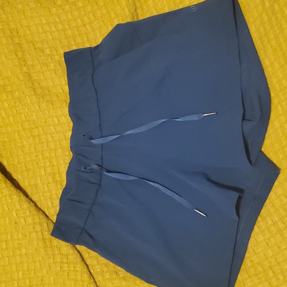 Lululemon shorts size 6